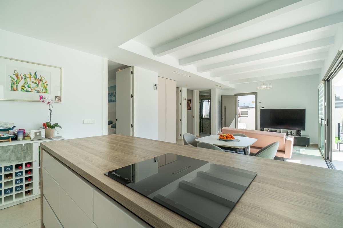 Resale - 3 Bedroom 2 Bathroom Villa in Orihuela Costa - Costa Blanca  - Alicante