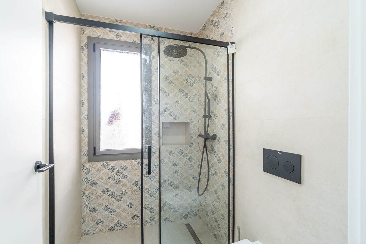 Resale - 3 Bedroom 2 Bathroom Villa in Orihuela Costa - Costa Blanca  - Alicante
