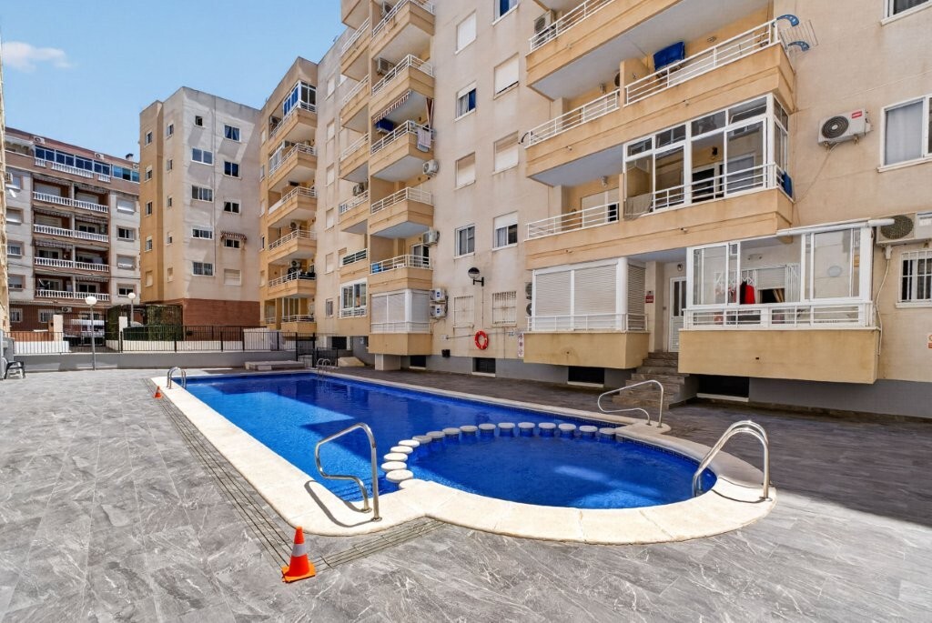 For sale - 3 Bedroom 3 Bathroom Apartment in Torrevieja - Costa Blanca  - Alicante