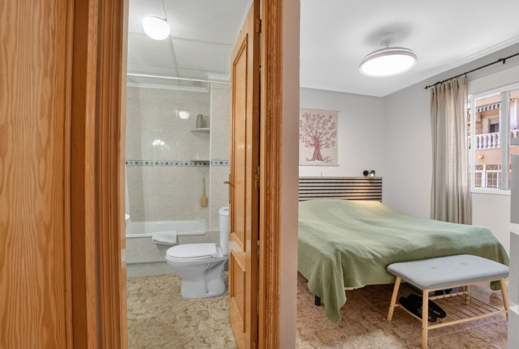 For sale - 3 Bedroom 3 Bathroom Apartment in Torrevieja - Costa Blanca  - Alicante