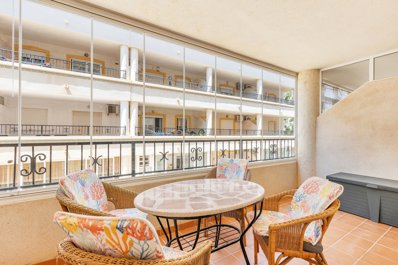 For sale - 2 Bedroom 1 Bathroom Apartment in Orihuela Costa -  - Alicante