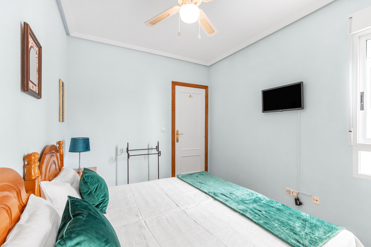 For sale - 2 Bedroom 1 Bathroom Apartment in Orihuela Costa -  - Alicante