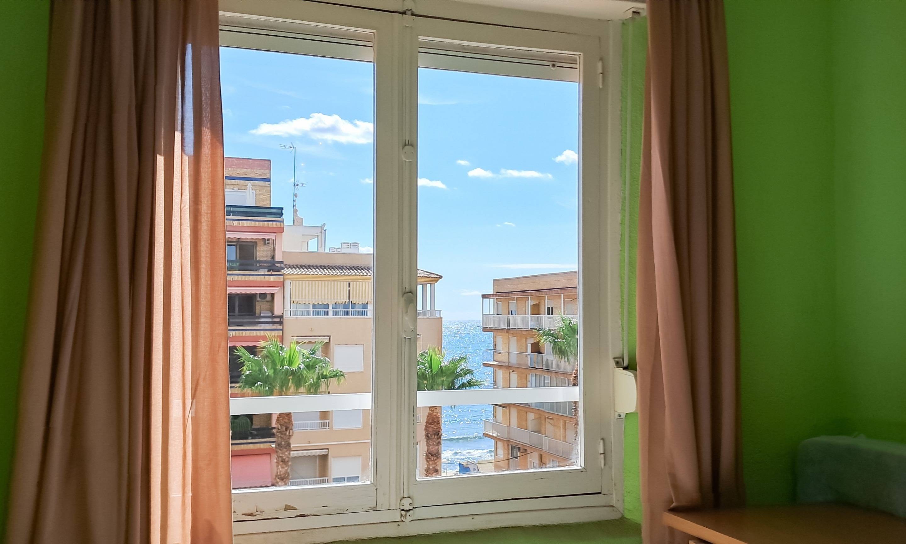 For sale - 3 Bedroom 2 Bathroom Penthouse in Torrevieja - Playa De Los Naufragos  - Alicante