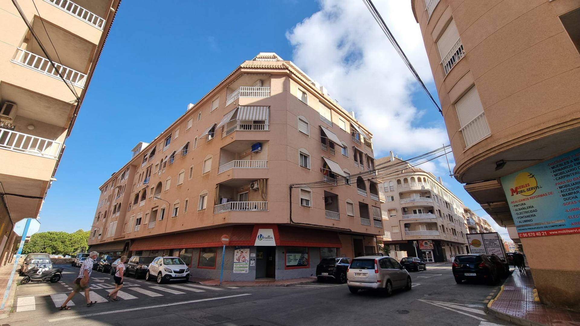 For sale - 2 Bedroom 1 Bathroom Apartment in Torrevieja - Acequion  - Alicante