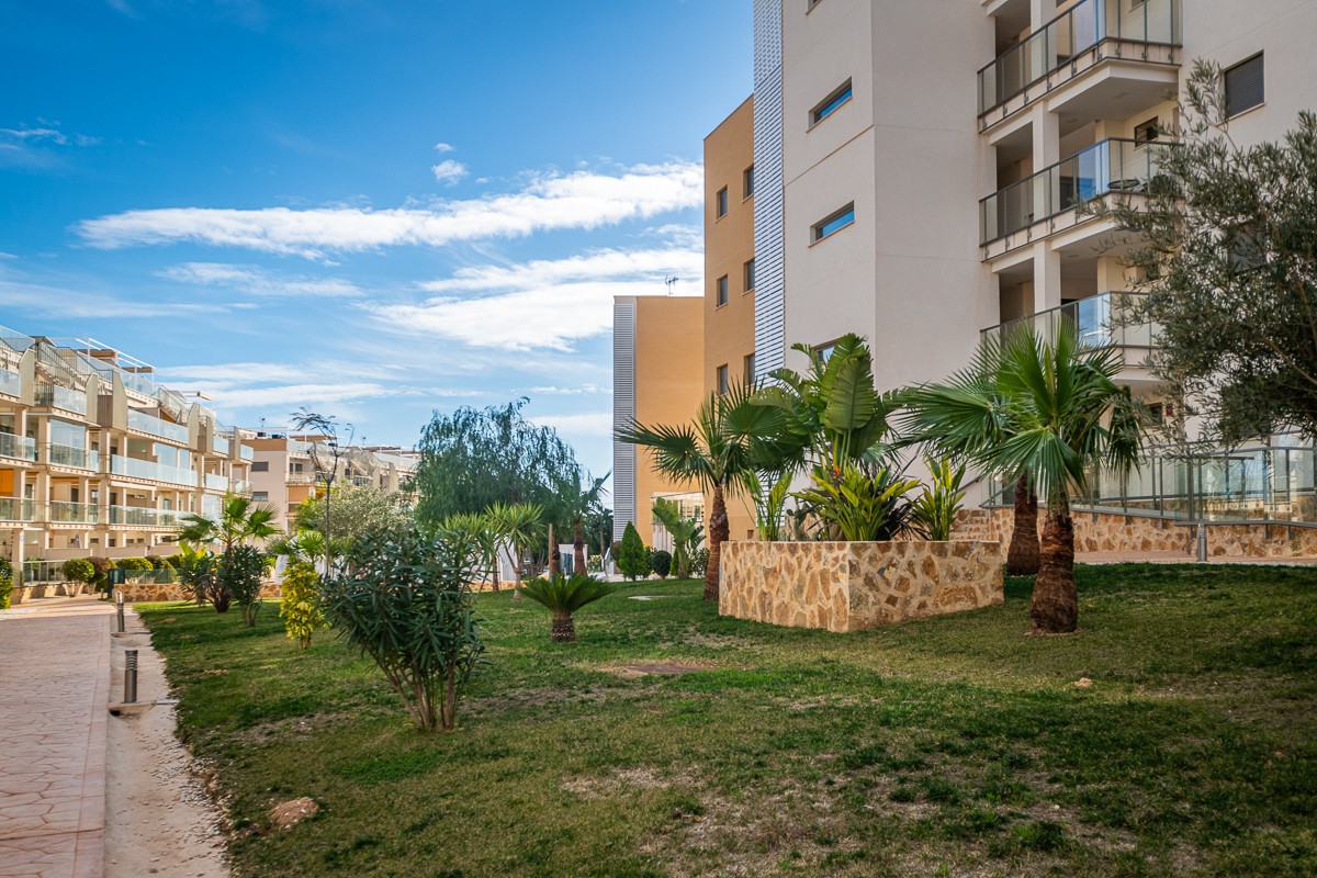 For sale - 3 Bedroom 2 Bathroom Apartment in Orihuela Costa - Costa Blanca  - Alicante