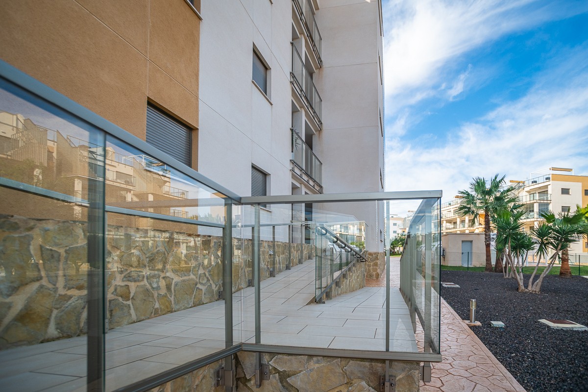 For sale - 3 Bedroom 2 Bathroom Apartment in Orihuela Costa - Costa Blanca  - Alicante