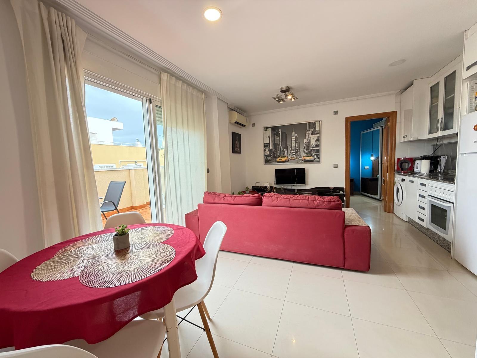 For sale - 2 Bedroom 1 Bathroom Penthouse in Torrevieja - Centro  - Alicante