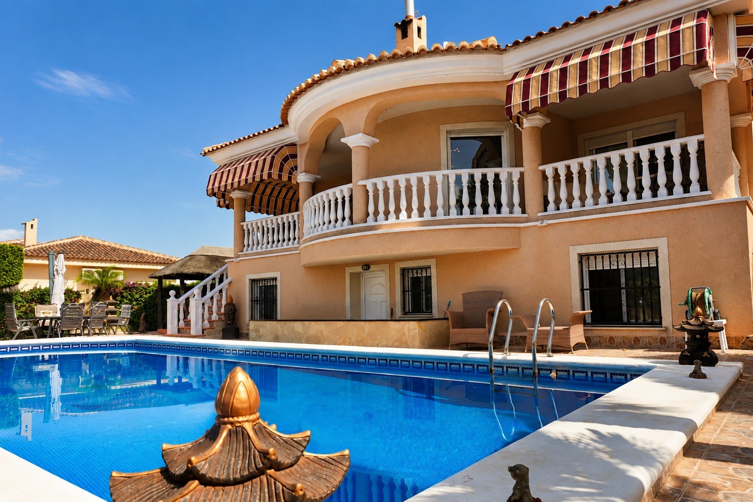 For sale - 4 Bedroom 3 Bathroom Villa in Rojales - Inland  - Alicante