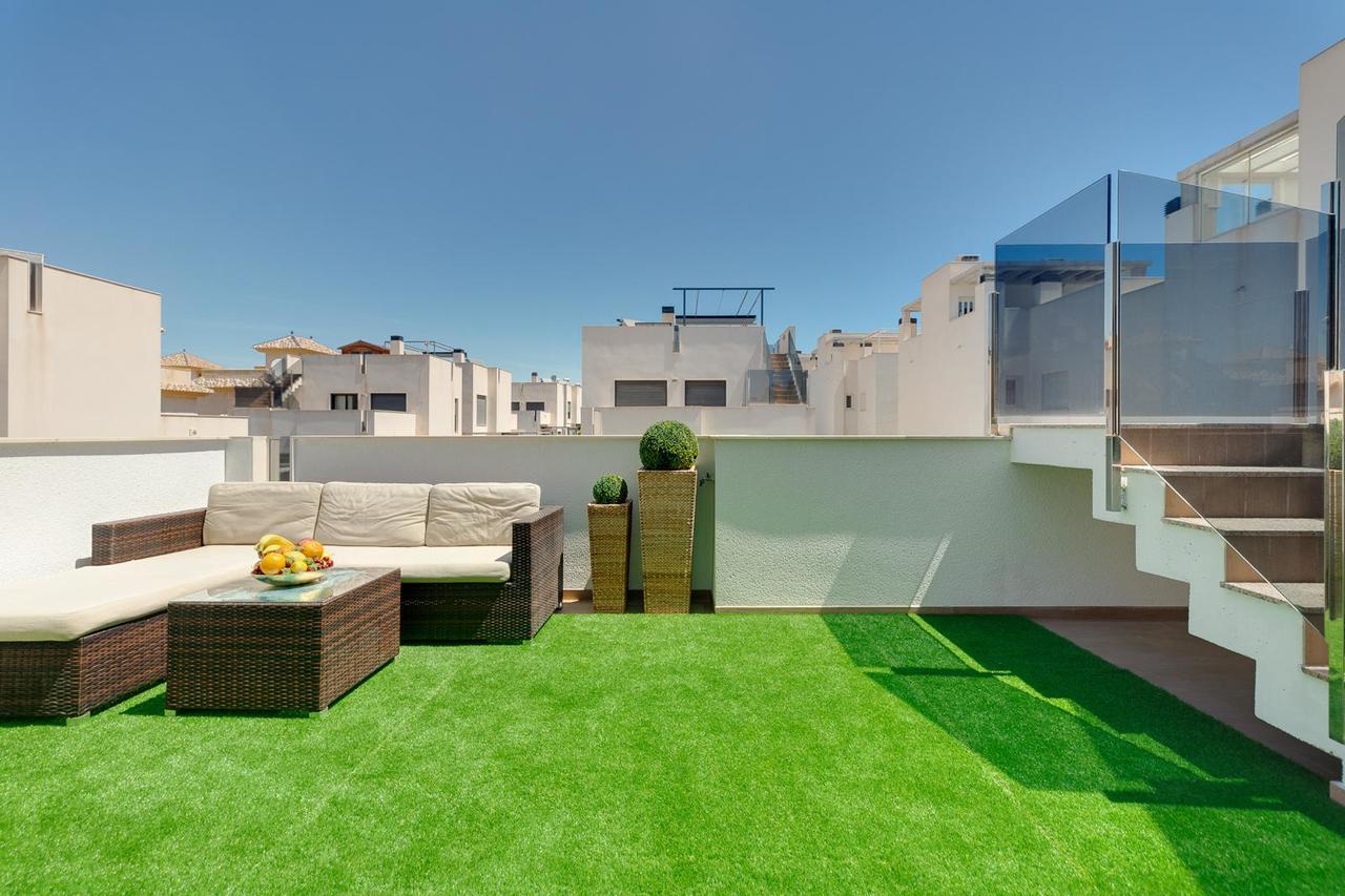 For sale - 5 Bedroom 3 Bathroom Villa in Torrevieja - Costa Blanca  - Alicante