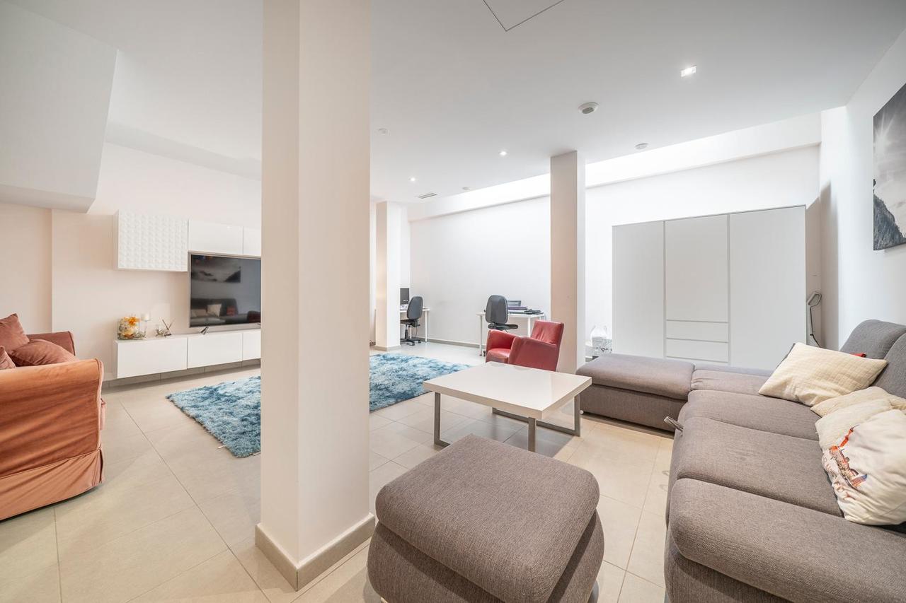 For sale - 5 Bedroom 3 Bathroom Villa in Torrevieja - Costa Blanca  - Alicante
