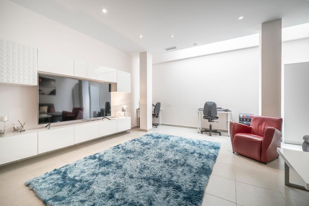 For sale - 5 Bedroom 3 Bathroom Villa in Torrevieja - Costa Blanca  - Alicante