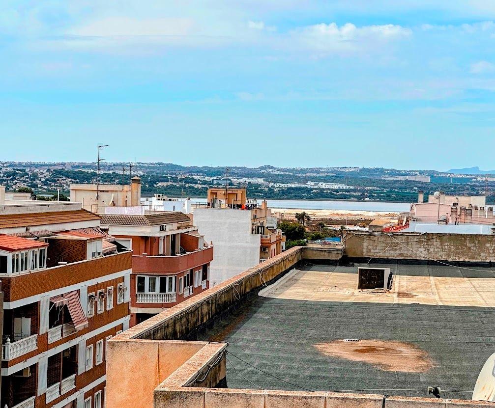 For sale - 2 Bedroom 1 Bathroom Apartment in Torrevieja - Centro  - Alicante