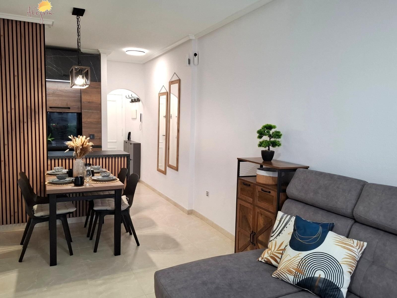 For sale - 2 Bedroom 1 Bathroom Apartment in Torrevieja - Estacion De Autobuses  - Alicante