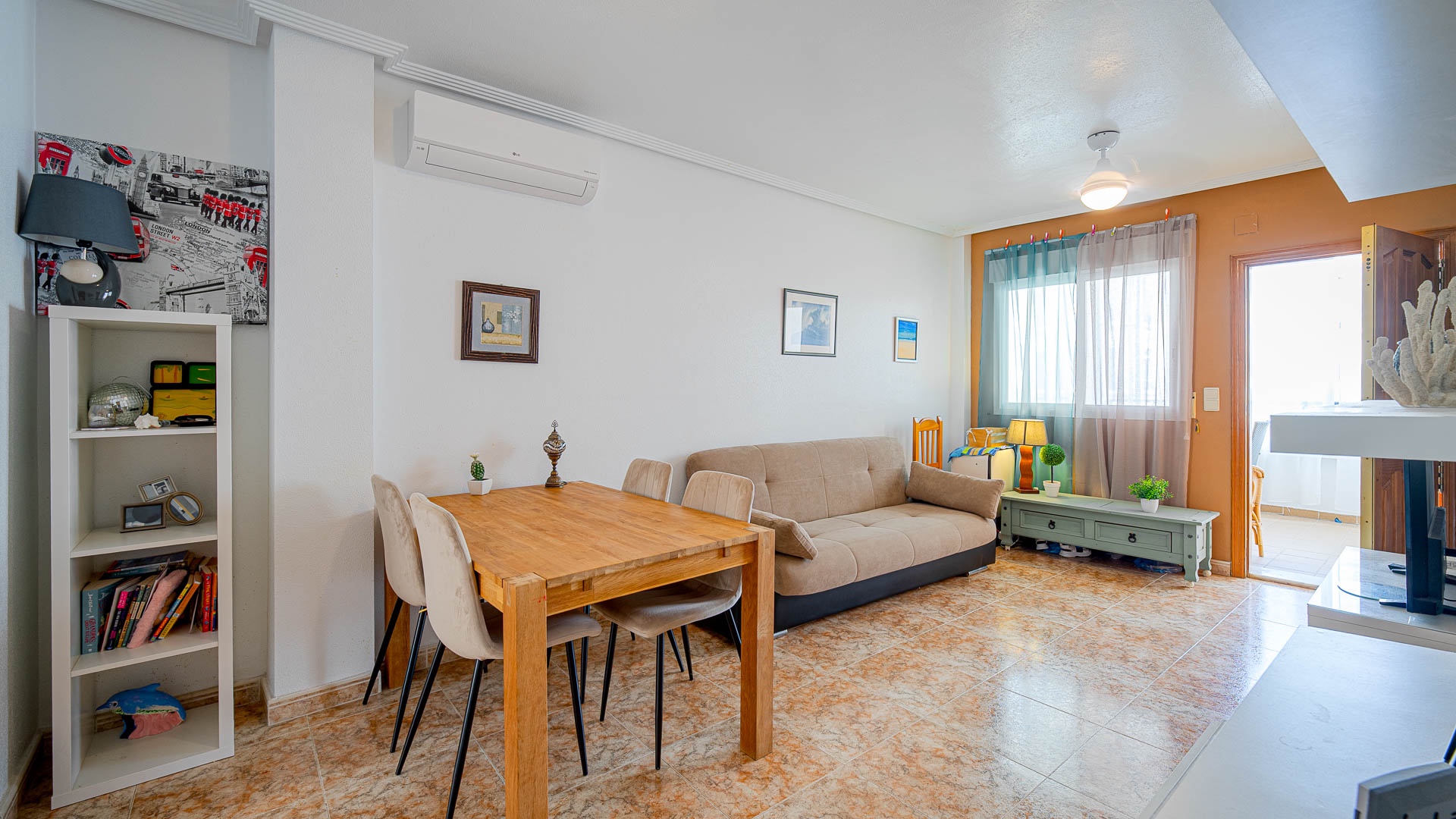 For sale - 2 Bedroom 1 Bathroom Apartament in Punta Prima - Punta Prima  - Alicante