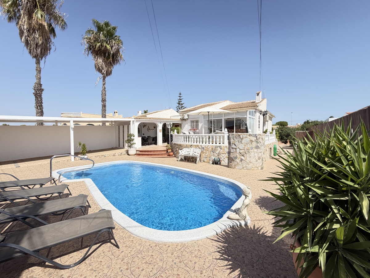 For sale - 3 Bedroom 3 Bathroom Bungalow in Torrevieja - , San Luis, Alicante, Spain - Alicante
