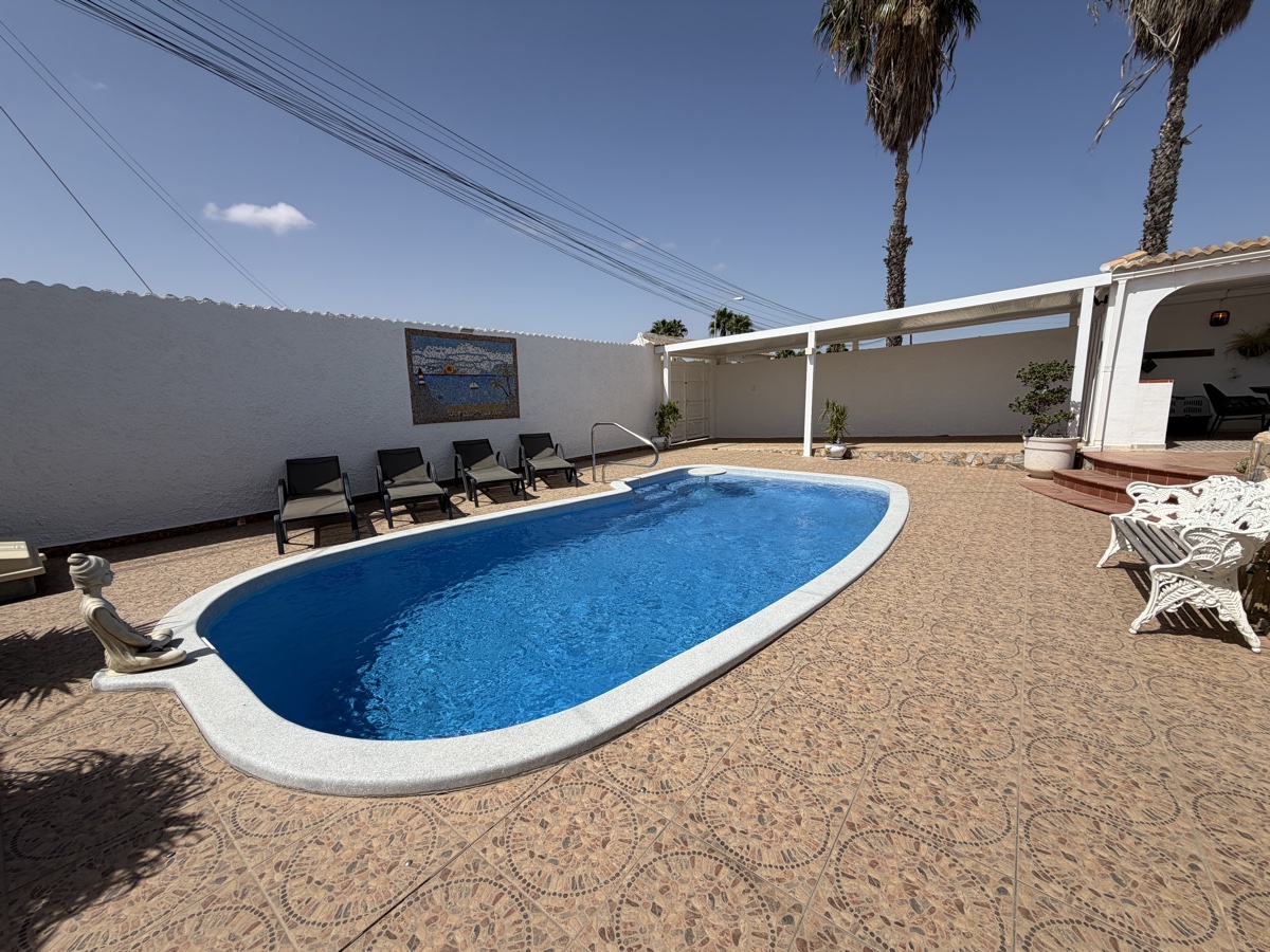 For sale - 3 Bedroom 3 Bathroom Bungalow in Torrevieja - , San Luis, Alicante, Spain - Alicante