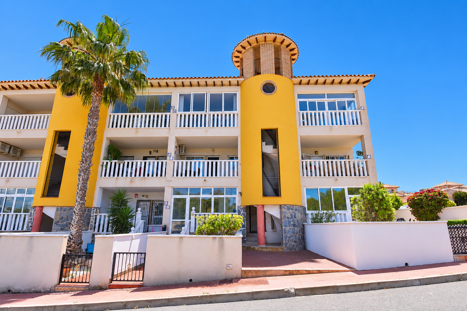 For sale - 2 Bedroom 1 Bathroom Penthouse Apartment in Villamartin - , Villamartin, Alicante, Spain - Alicante