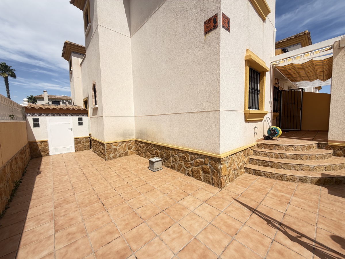 For sale - 3 Bedroom 2 Bathroom Quad in Villamartin - , Villamartin, Alicante, Spain - Alicante