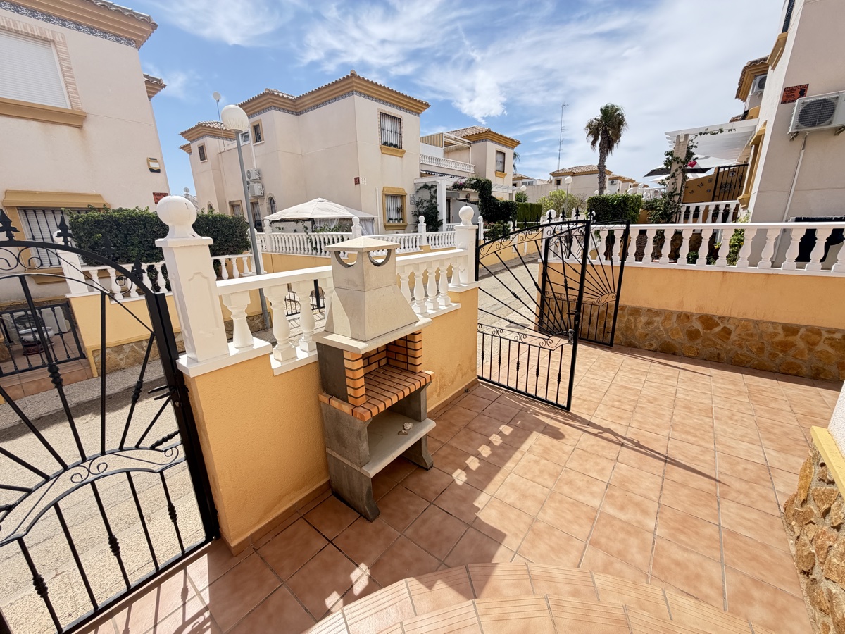 For sale - 3 Bedroom 2 Bathroom Quad in Villamartin - , Villamartin, Alicante, Spain - Alicante