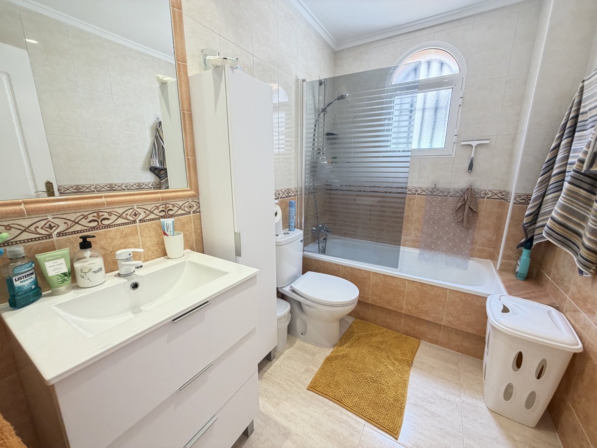 For sale - 3 Bedroom 2 Bathroom Quad in Villamartin - , Villamartin, Alicante, Spain - Alicante