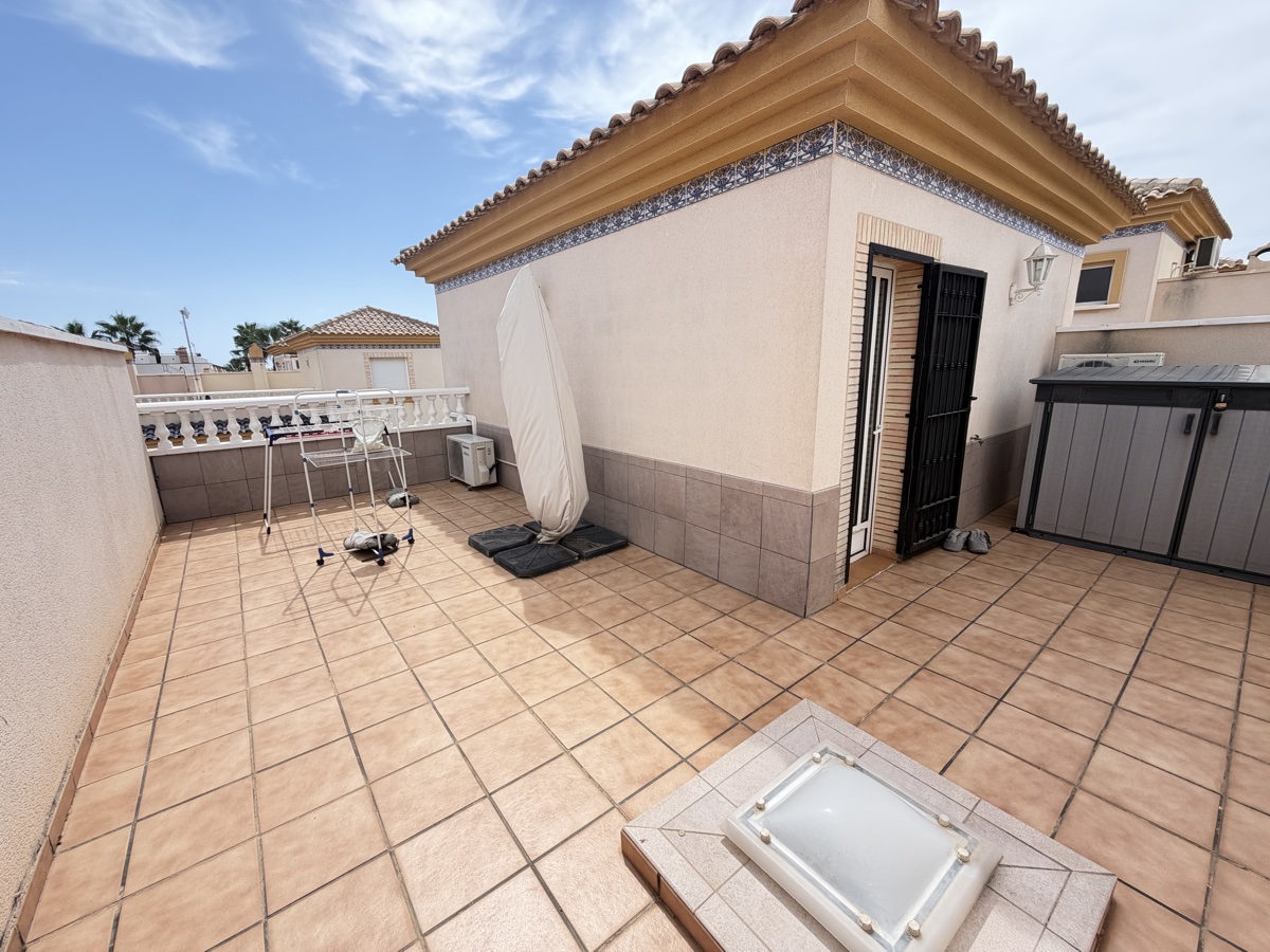 For sale - 3 Bedroom 2 Bathroom Quad in Villamartin - , Villamartin, Alicante, Spain - Alicante