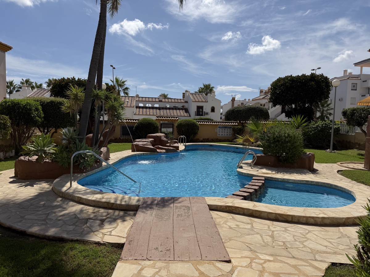 For sale - 3 Bedroom 2 Bathroom Quad in Villamartin - , Villamartin, Alicante, Spain - Alicante