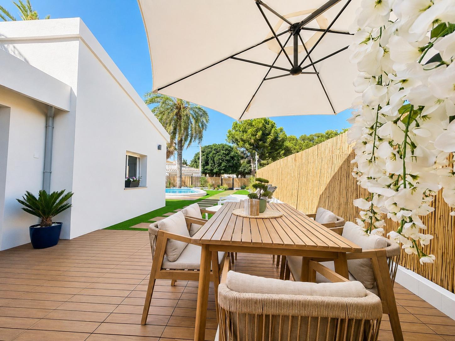 For sale - 4 Bedroom 2 Bathroom Semi in Punta Prima  - Punta Prima  - Alicante