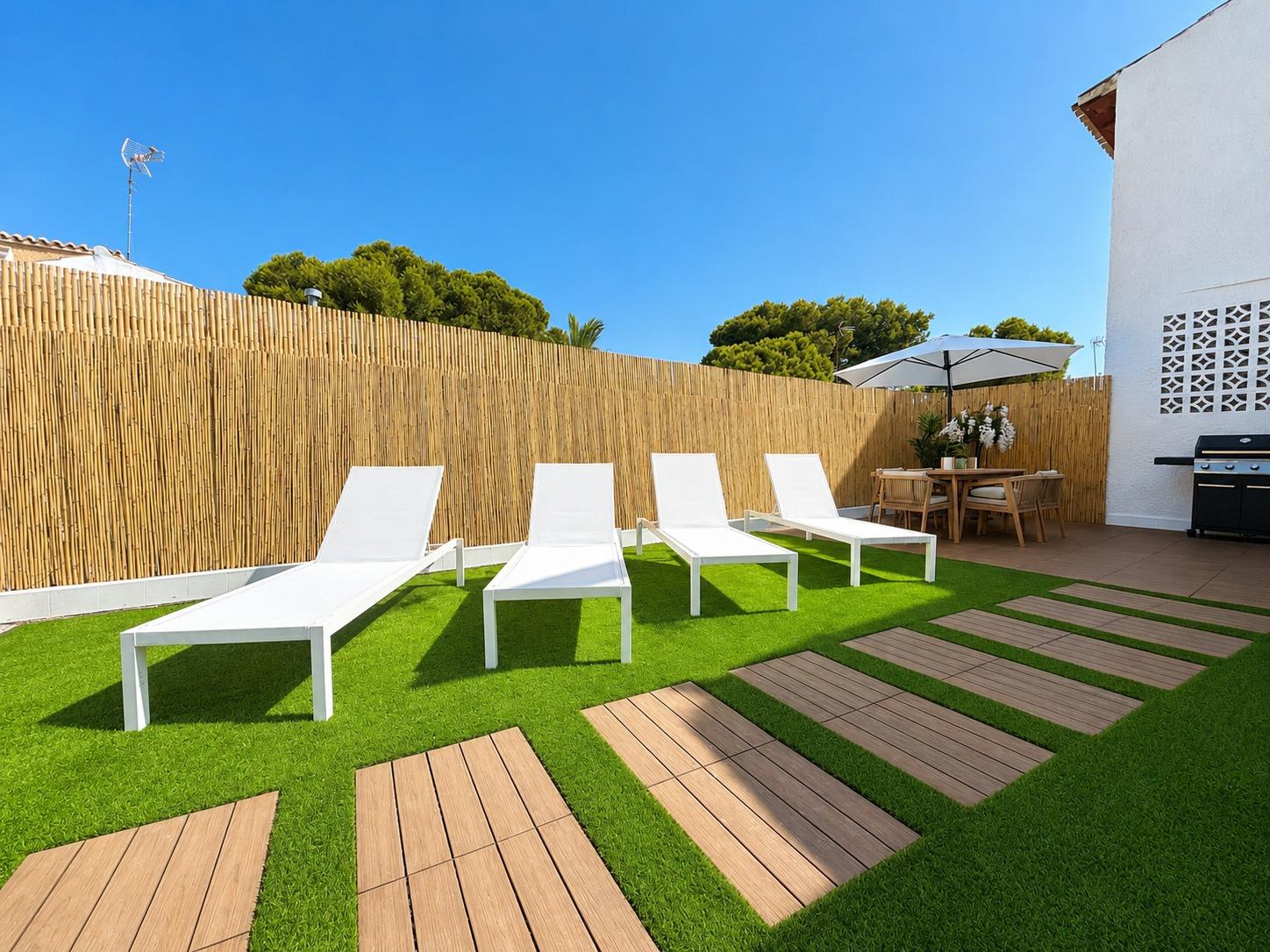 For sale - 4 Bedroom 2 Bathroom Semi in Punta Prima  - Punta Prima  - Alicante