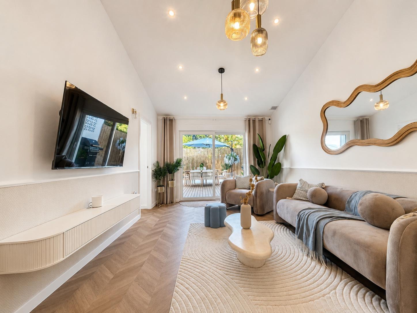 For sale - 4 Bedroom 2 Bathroom Semi in Punta Prima  - Punta Prima  - Alicante