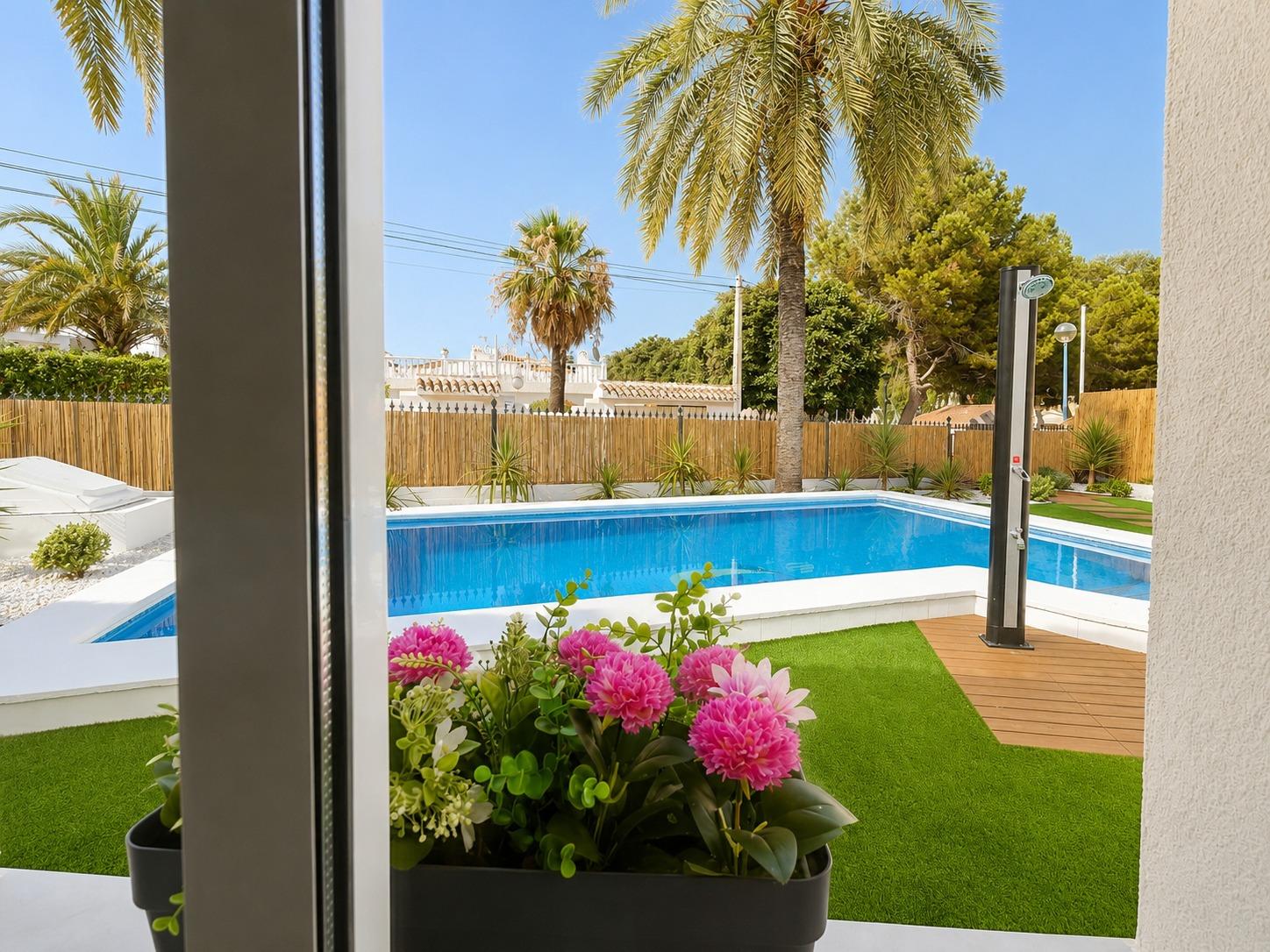 For sale - 4 Bedroom 2 Bathroom Semi in Punta Prima  - Punta Prima  - Alicante