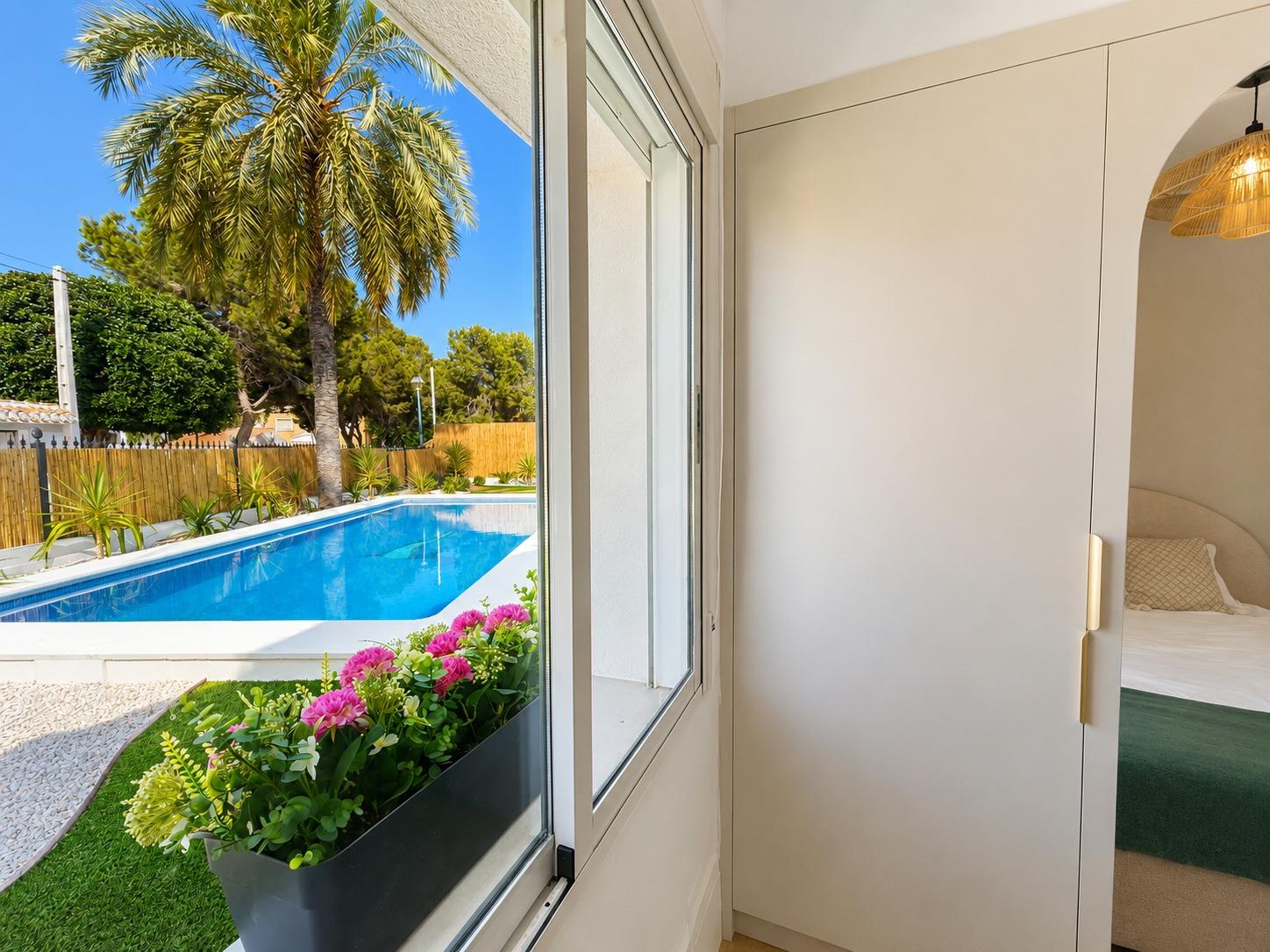 For sale - 4 Bedroom 2 Bathroom Semi in Punta Prima  - Punta Prima  - Alicante