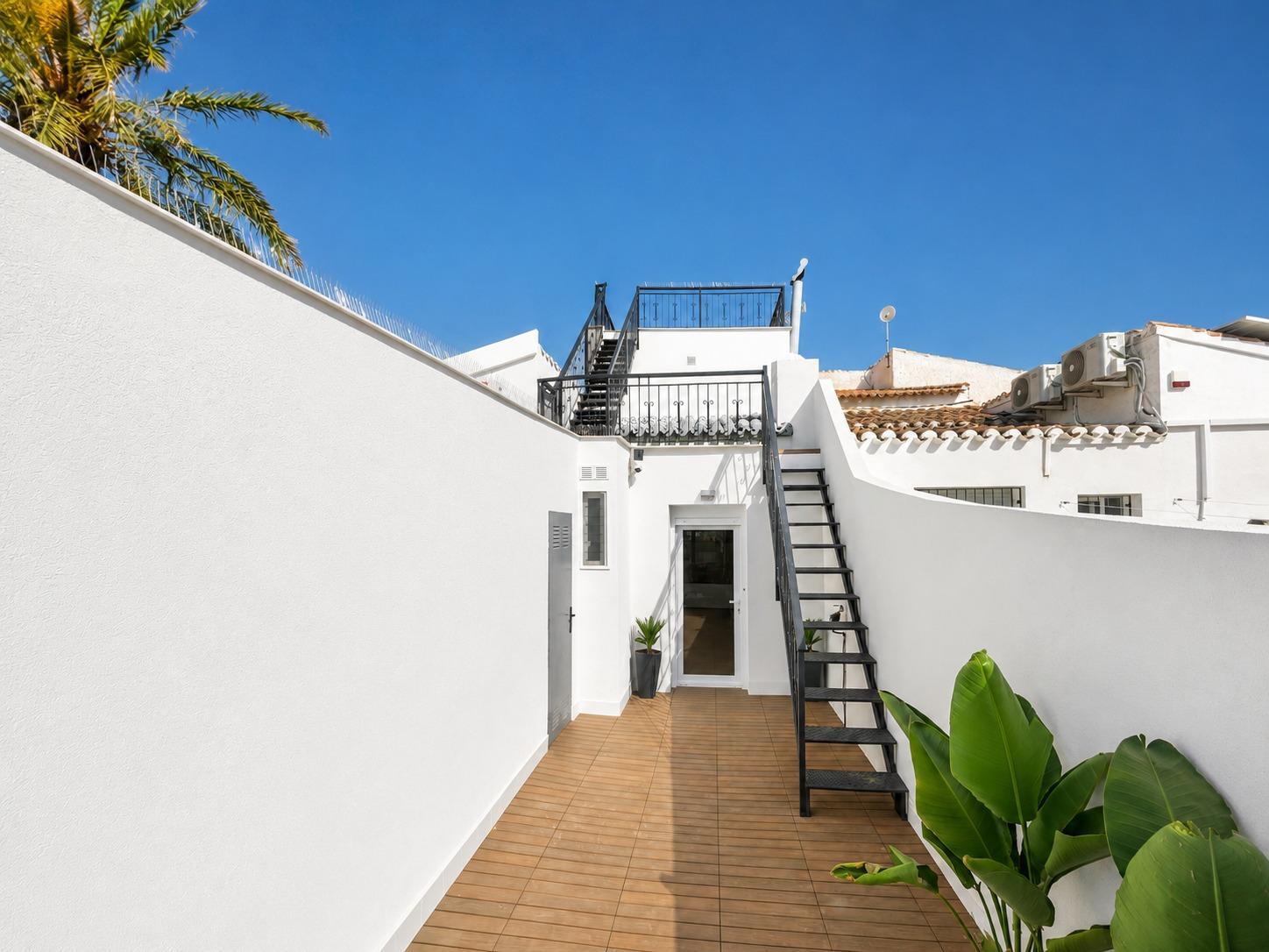 For sale - 4 Bedroom 2 Bathroom Semi in Punta Prima  - Punta Prima  - Alicante