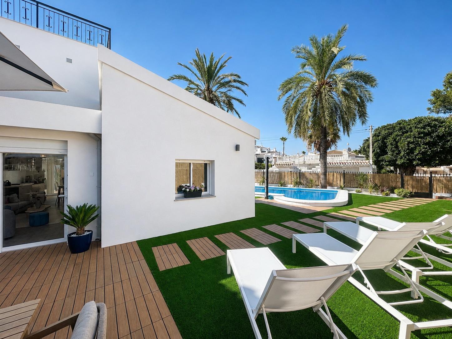 For sale - 4 Bedroom 2 Bathroom Semi in Punta Prima  - Punta Prima  - Alicante