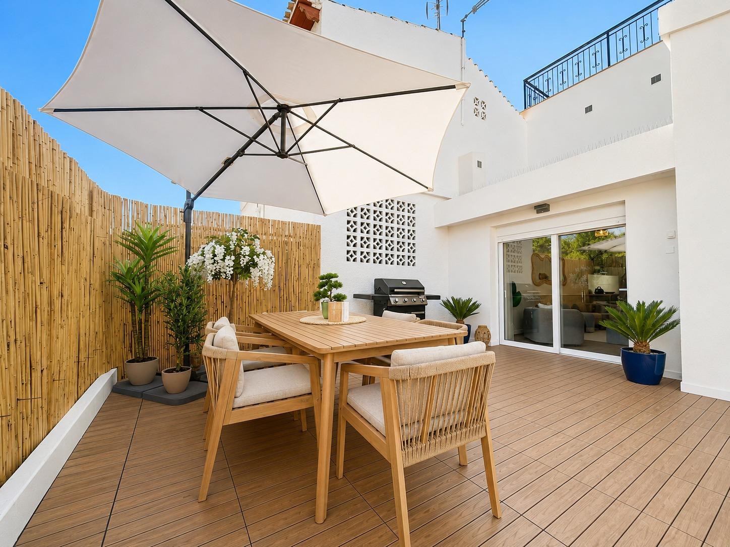 For sale - 4 Bedroom 2 Bathroom Semi in Punta Prima  - Punta Prima  - Alicante