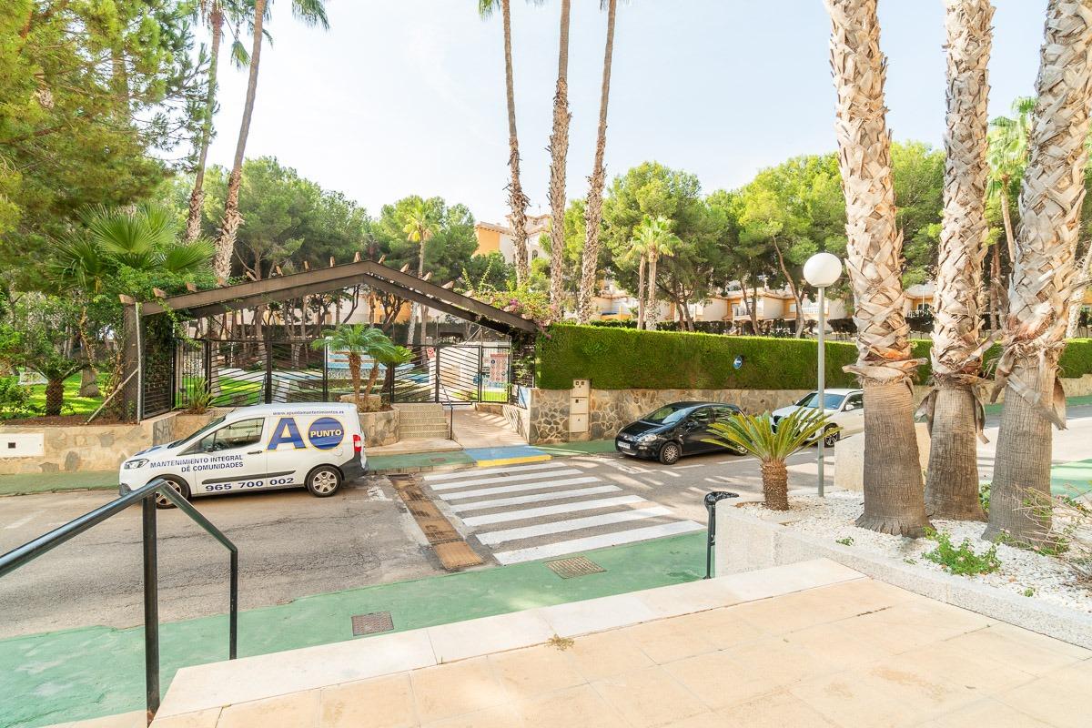 For sale - 3 Bedroom 1 Bathroom Apartment in Orihuela Costa - Campoamor  - Alicante