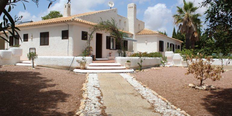 For sale - 4 Bedroom 3 Bathroom Villa in Orihuela Costa - Villamartin  - Alicante