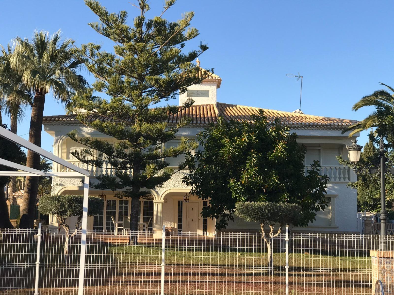 For sale - 7 Bedroom 4 Bathroom Villa in Orihuela Costa - Cabo Roig  - Alicante