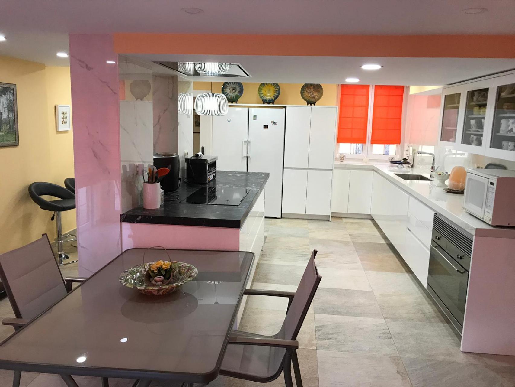 For sale - 6 Bedroom 3 Bathroom Villa in Orihuela Costa - Costa Blanca  - Alicante