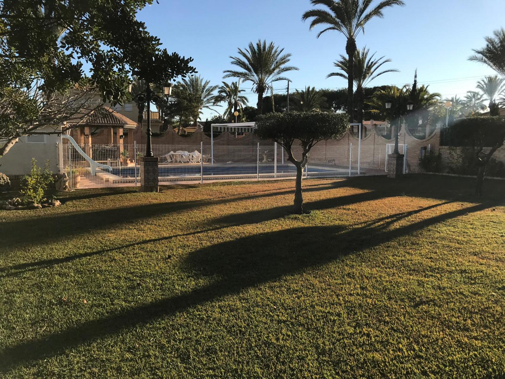 For sale - 6 Bedroom 3 Bathroom Villa in Orihuela Costa - Costa Blanca  - Alicante