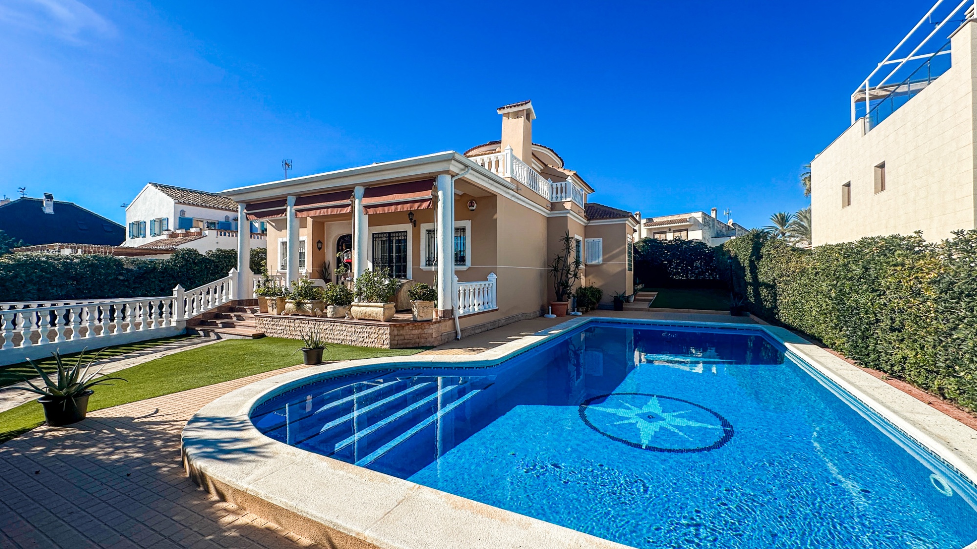 For sale - 6 Bedroom 5 Bathroom Villa in La Mata - Costa Blanca  - Alicante