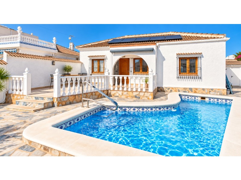 For sale - 3 Bedroom 2 Bathroom Villa in Torrevieja - Costa Blanca  - Alicante