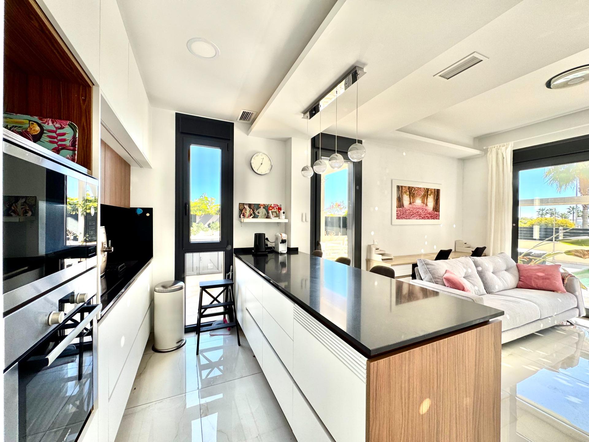 For sale - 4 Bedroom 4 Bathroom Villa in Orihuela Costa - Lomas De Cabo Roig  - Alicante