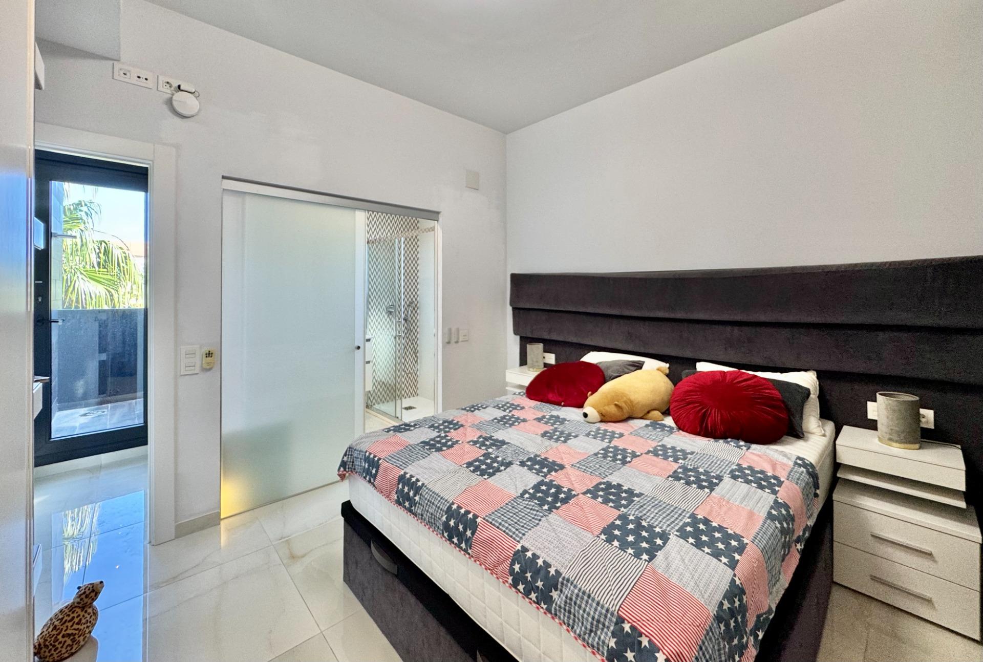For sale - 4 Bedroom 4 Bathroom Villa in Orihuela Costa - Lomas De Cabo Roig  - Alicante