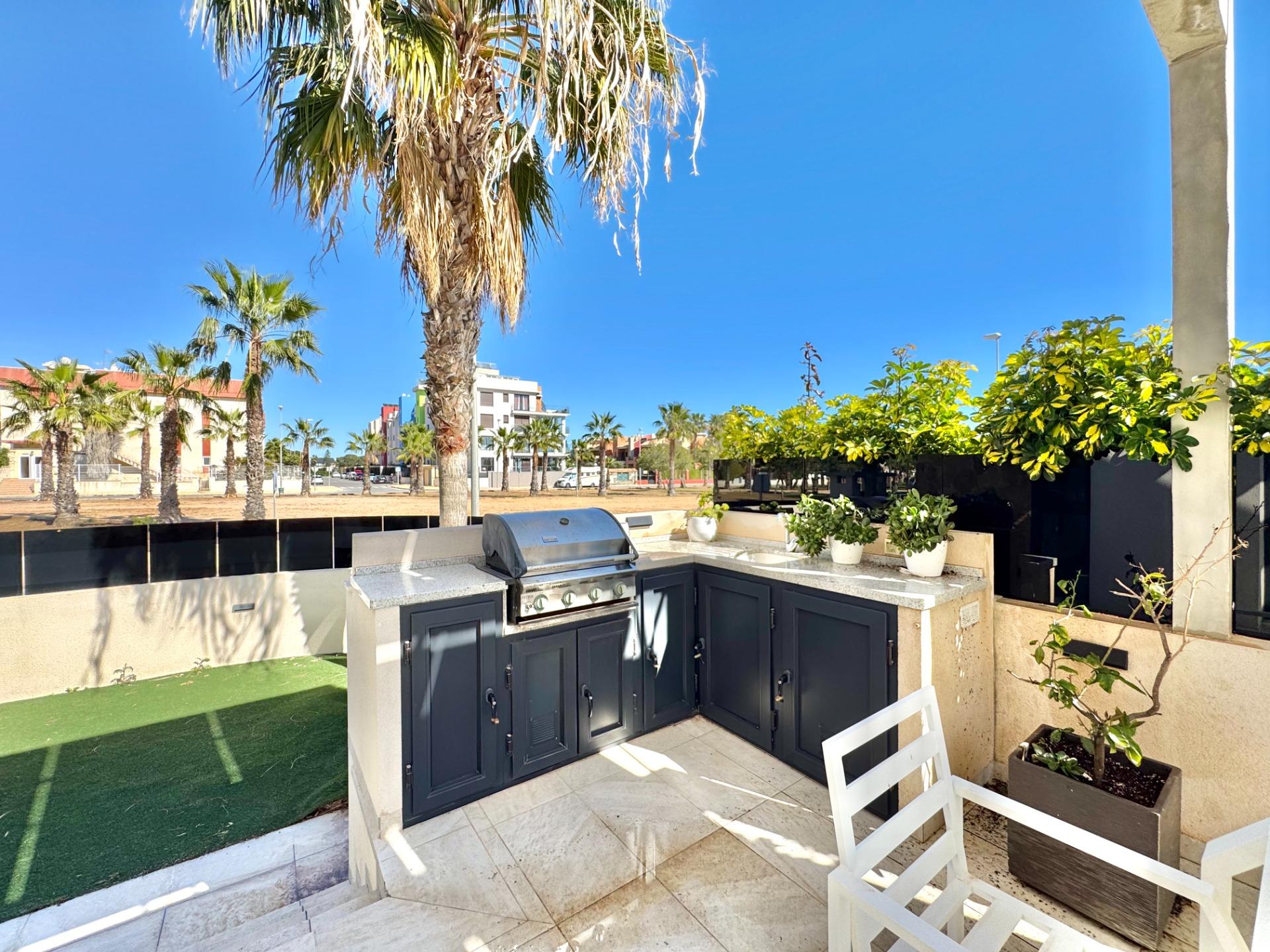 For sale - 4 Bedroom 4 Bathroom Villa in Orihuela Costa - Lomas De Cabo Roig  - Alicante