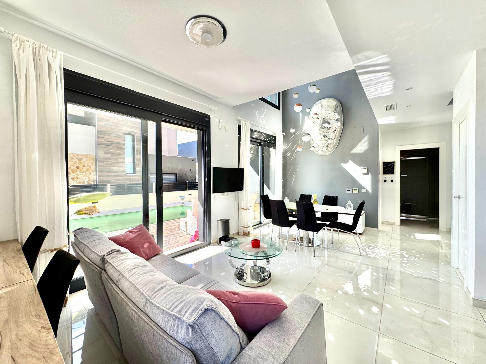 For sale - 4 Bedroom 4 Bathroom Villa in Orihuela Costa - Lomas De Cabo Roig  - Alicante