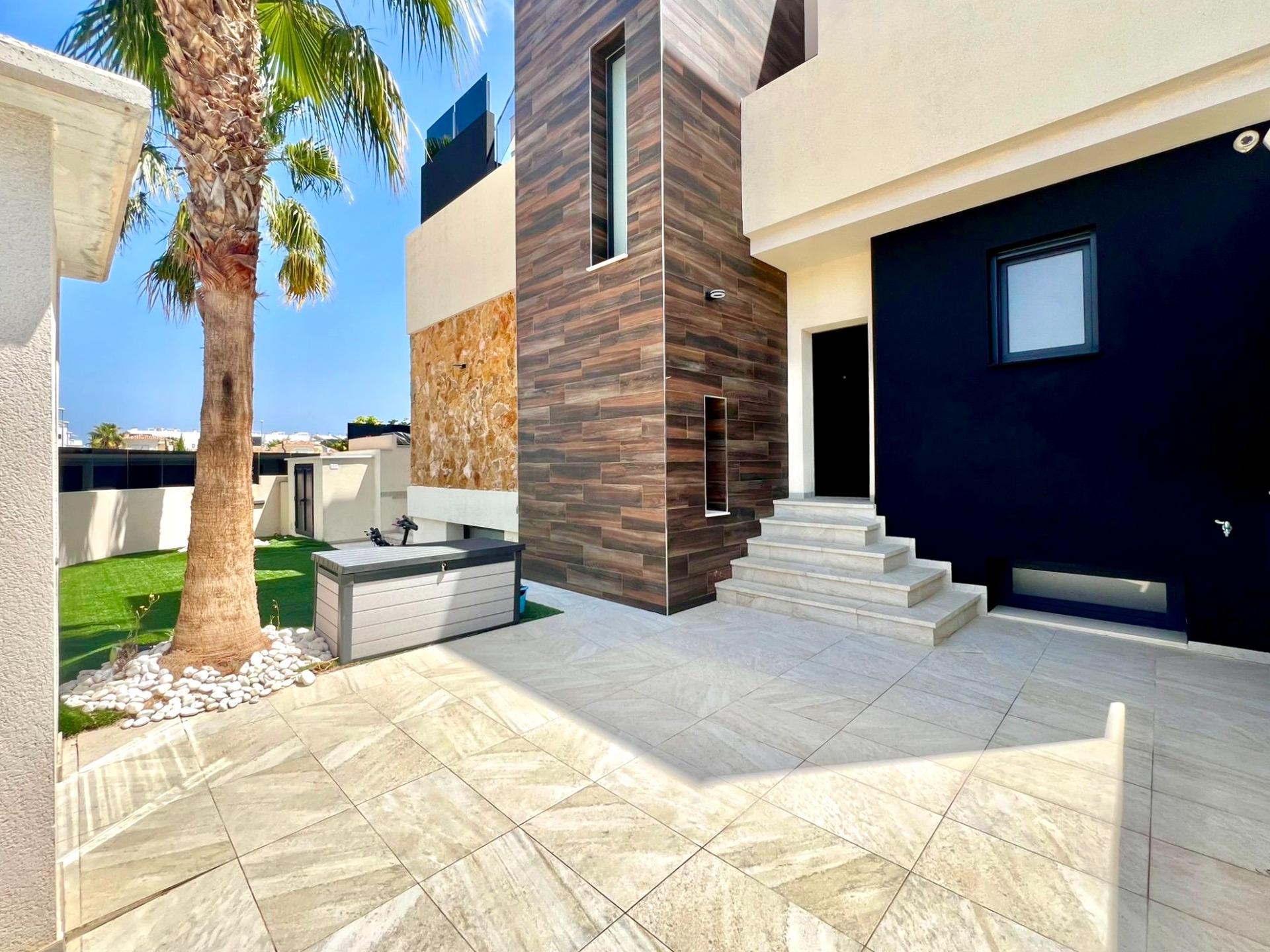 For sale - 4 Bedroom 4 Bathroom Villa in Orihuela Costa - Lomas De Cabo Roig  - Alicante