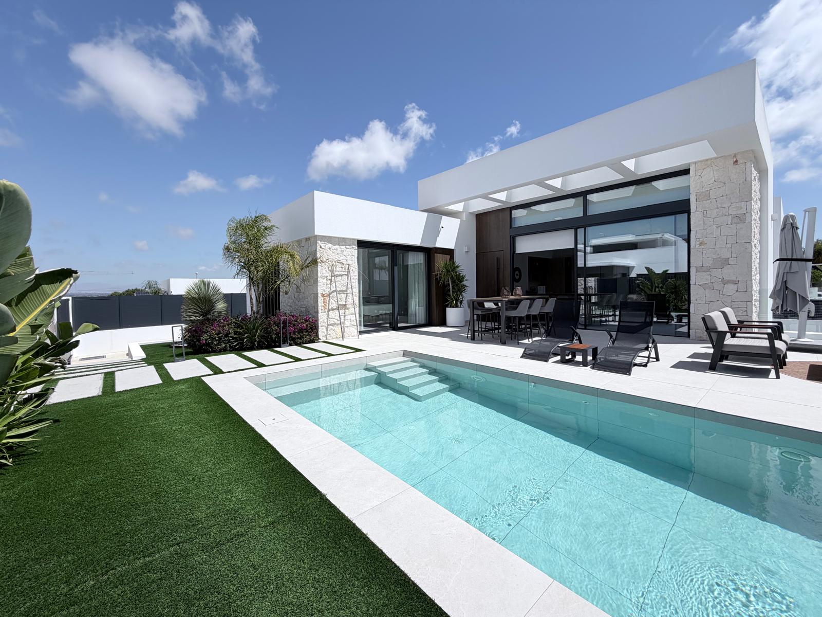For sale - 4 Bedroom 4 Bathroom Villa in Rojales - Inland  - Alicante