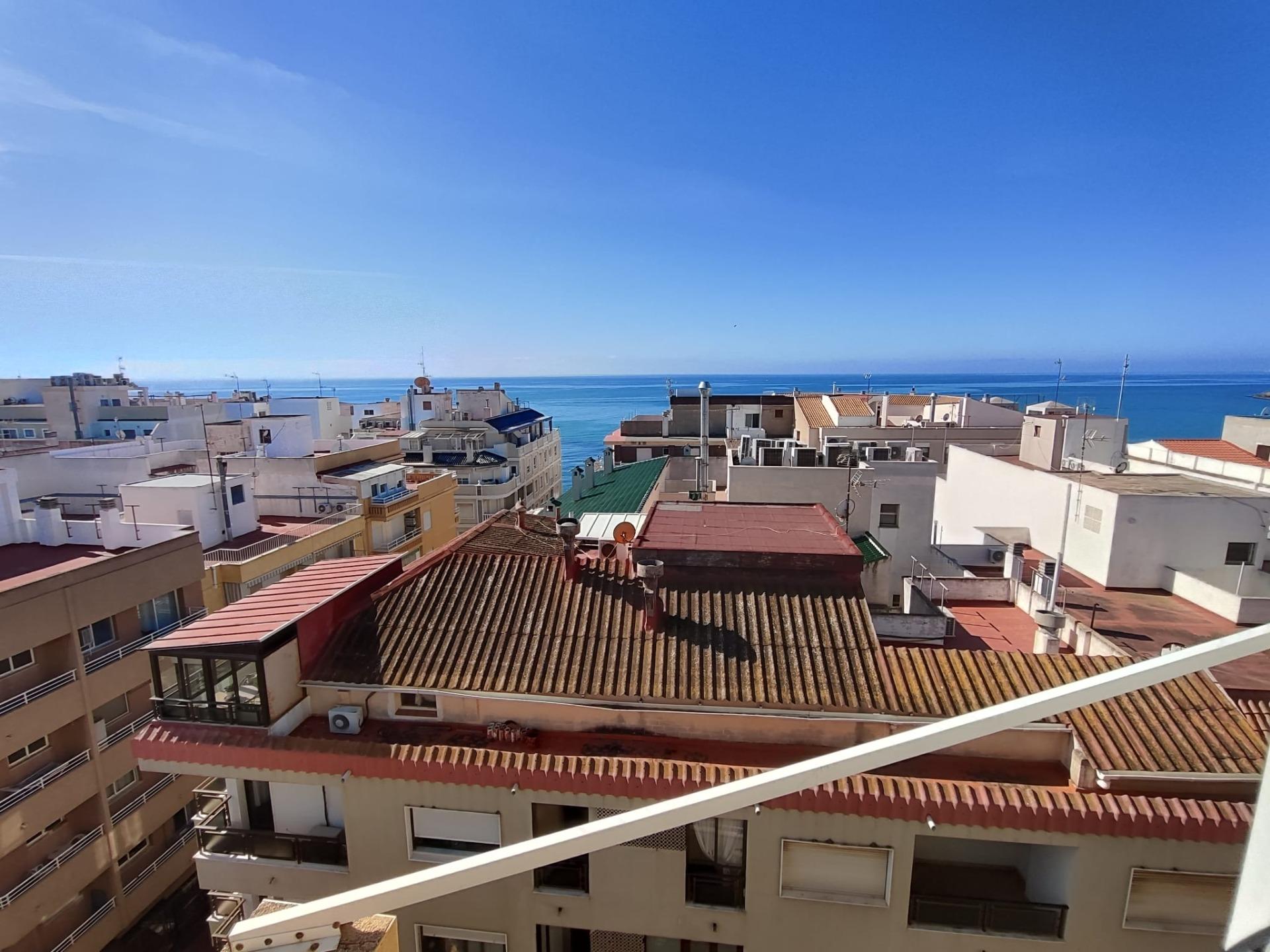 For sale - 3 Bedroom 2 Bathroom Penthouse in Torrevieja - Paseo Maritimo  - Alicante