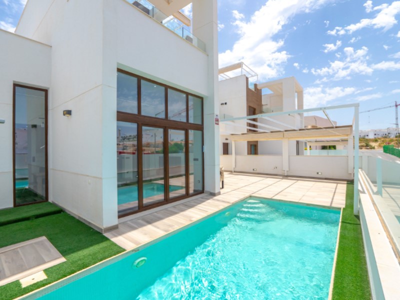 For sale - 4 Bedroom 3 Bathroom Villa in Torrevieja - Costa Blanca  - Alicante