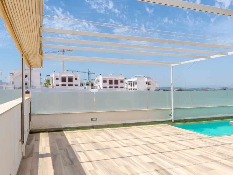 For sale - 4 Bedroom 3 Bathroom Villa in Torrevieja - Costa Blanca  - Alicante